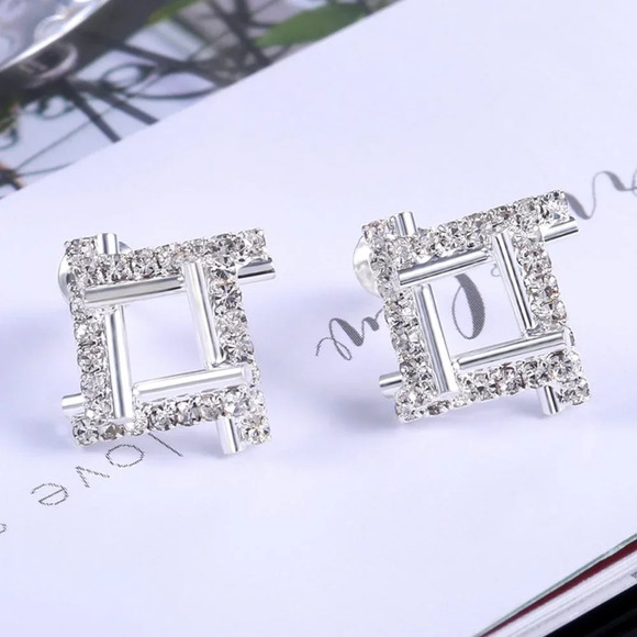 🔥 Classic Cubic Zirconia Wedding Stud Earrings for Women, FB16FA1007 - Picture 1 of 5